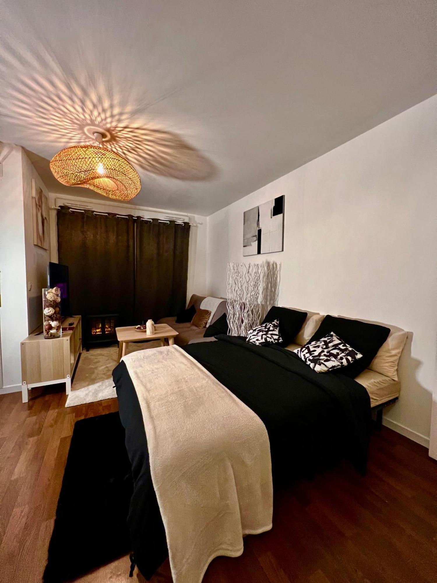 Ferienwohnung "Moonlight" Gare A 10Min De Paris, Wifi, Terrasse , Parking Argenteuil Exterior foto